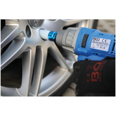 Akumuliatorinis smūginis veržliasūkis 520Nm., maks. 2000rpm.,18V 1 Akumuliatorinis smūginis veržliasūkis 520Nm., maks. 2000rpm.,18V 1